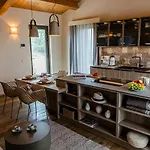 Scappo In Umbria, Il Momento Todi