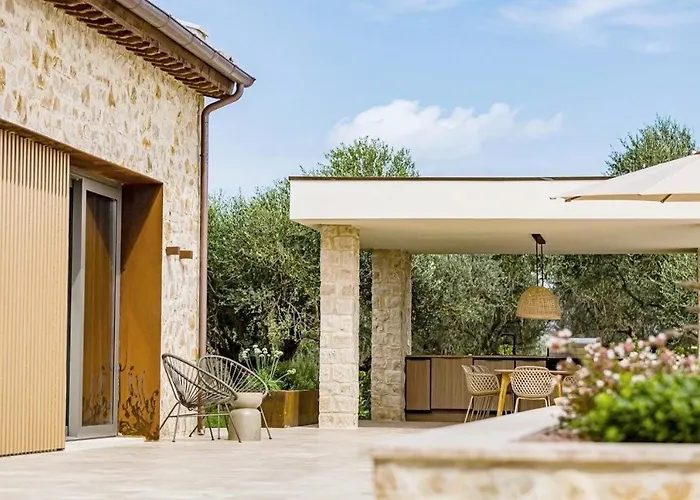 Scappo In Umbria, Il Momento Todi