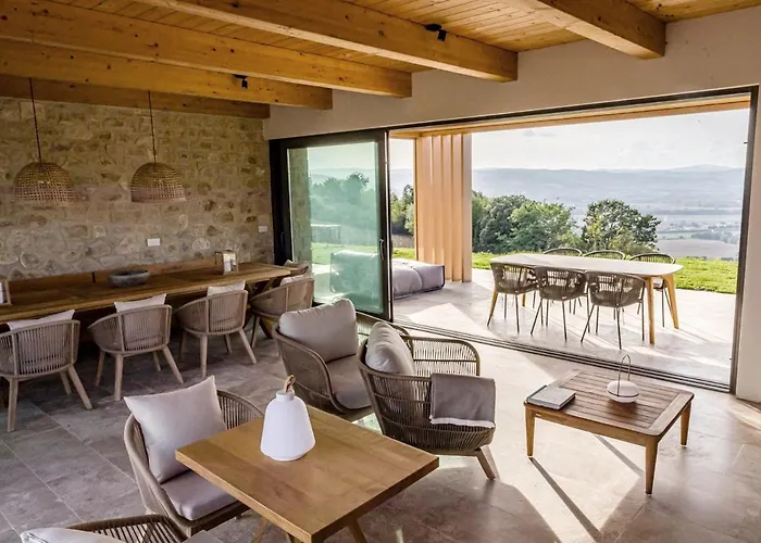 Scappo In Umbria, Il Momento * Todi